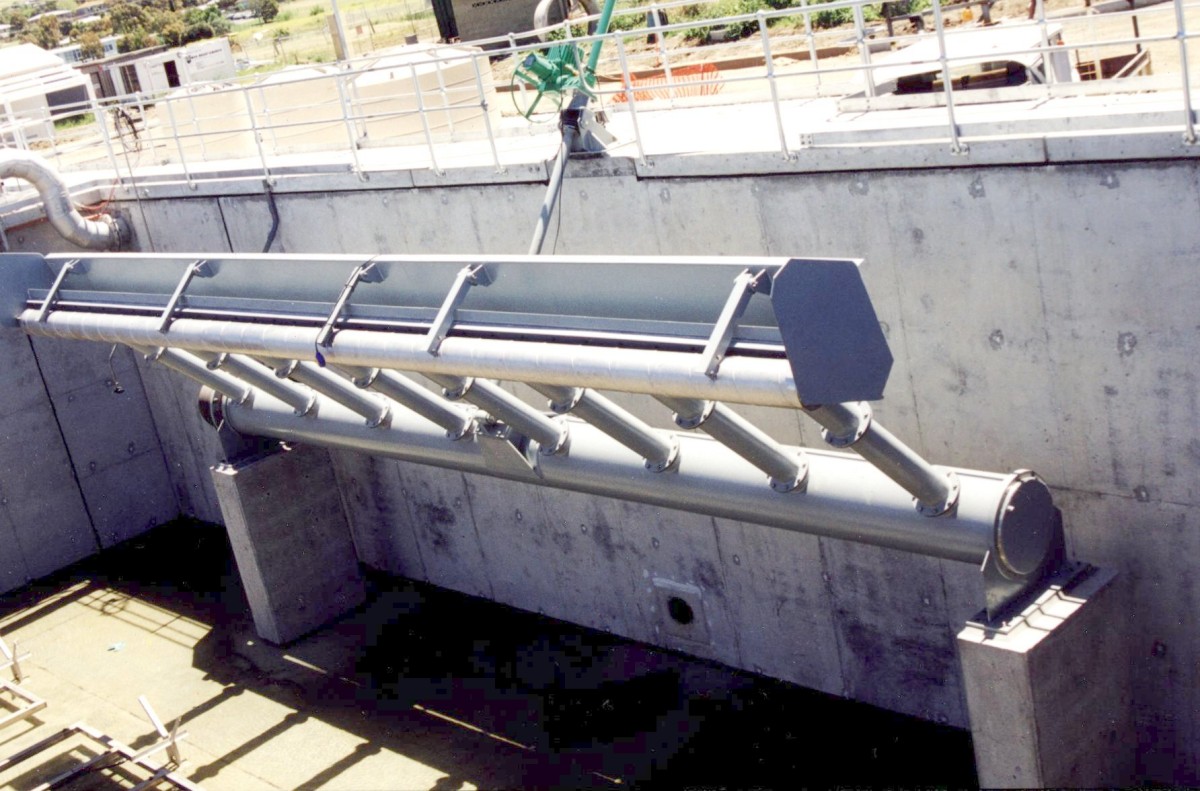 AquaDecanter Type R mounted on concrete supports in an empty tank at Rokeby